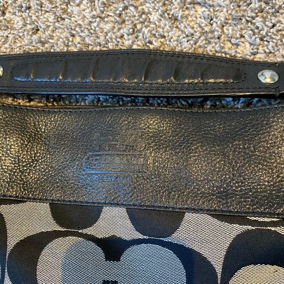 Classic Coach Hobo Bag - Picture 5 of 8